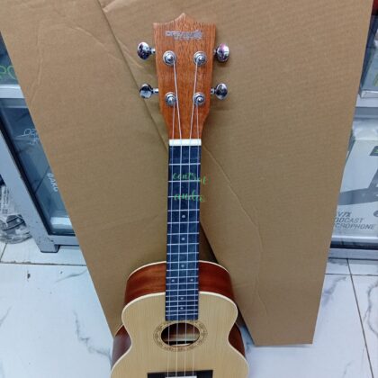 DreamMaker Concert Ukulele (24-Inch, Light Spruce Wood Top)