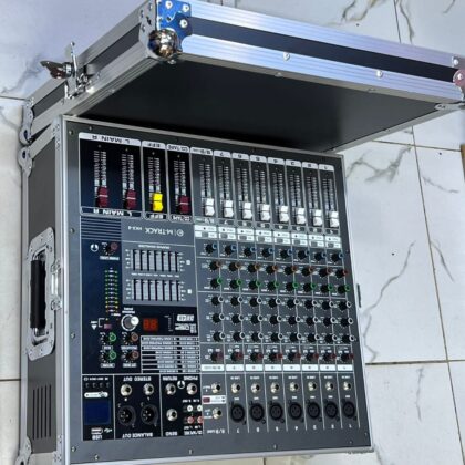 M-Track HKX-8 Powered Mixer with Flight Case
