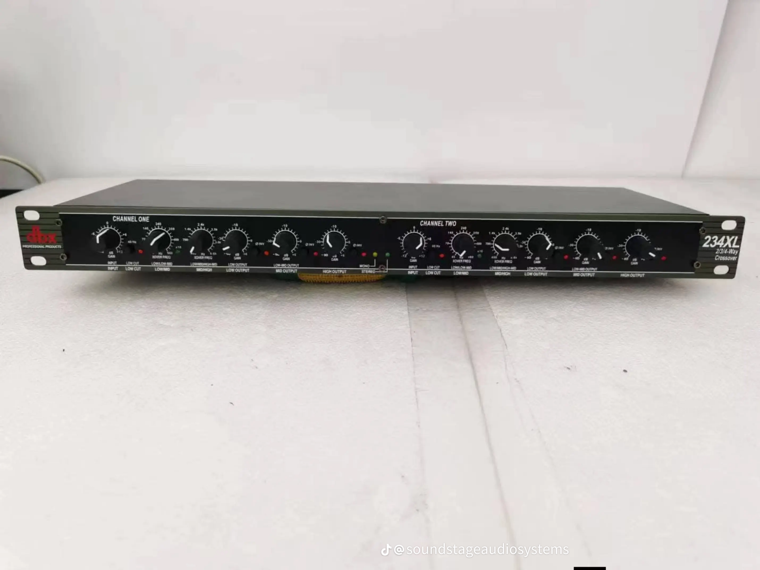 Dbx 234XL 2/3-Way Stereo 4-Way Mono Crossover